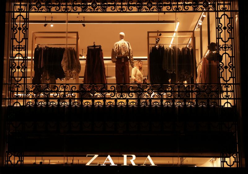 Los trabajadores de las tiendas Zara protestan frente a las tiendas  españolas tras los beneficios récord -22 de marzo 2024 a las 15:26